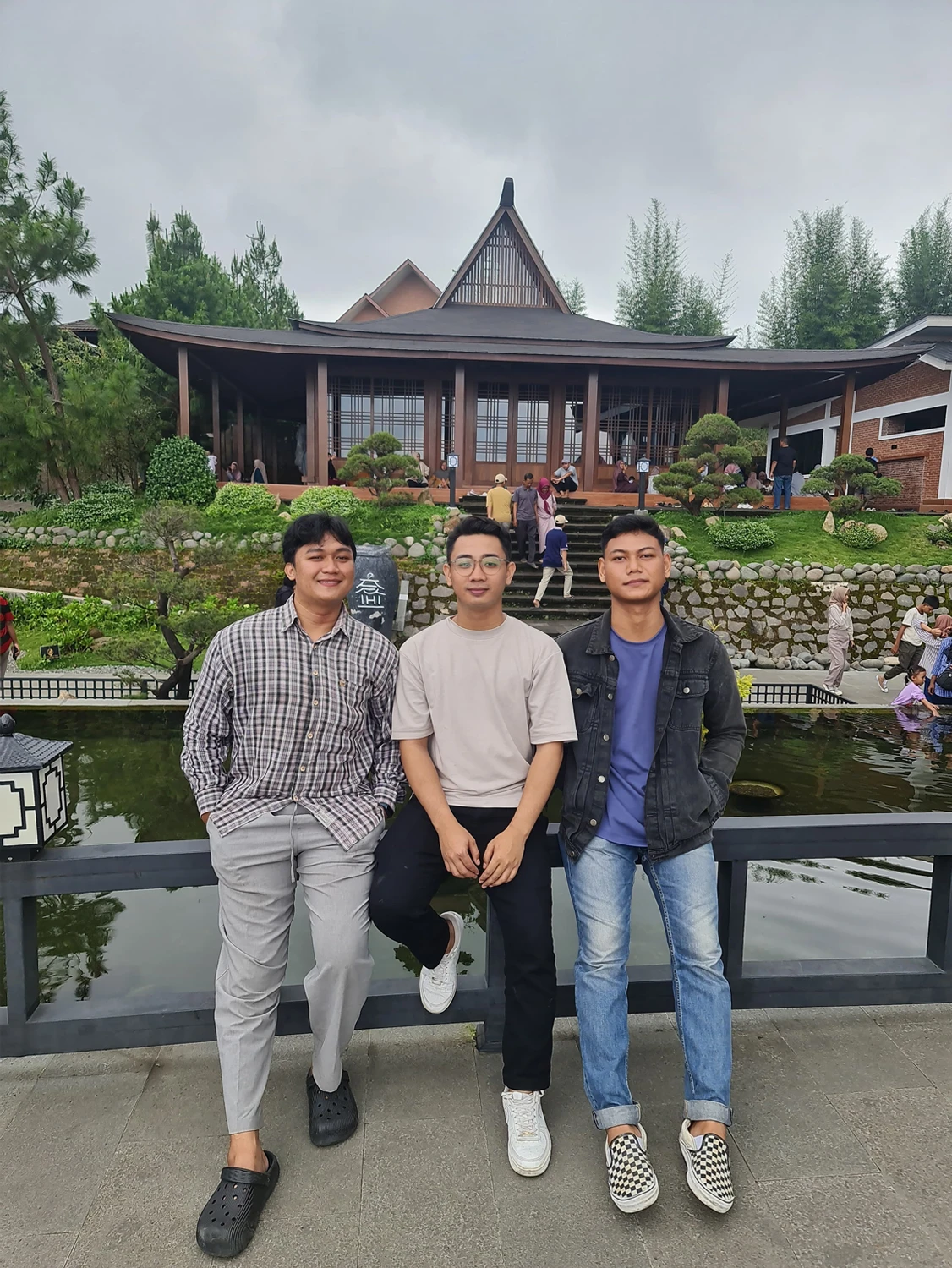 Solo Spotlight gallery image